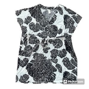 H&M Black and white leaf print swim suit cover size: XS
